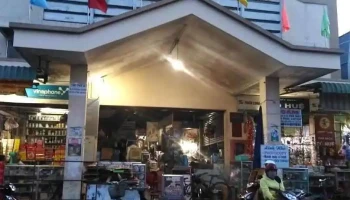 Chợ giữa Vĩnh Kim - Tiền Giang