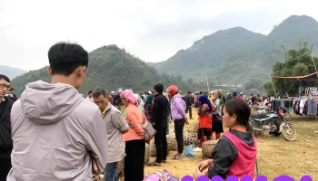 Chợ Trung Tâm huyện Tủa Chùa - Unnamed Road