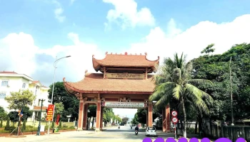 Cổng chào khu di tích nhà Trần - Đức Chính