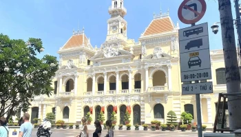 Quảng trường phố đi bộ Nguyễn Huệ - Bến Nghé