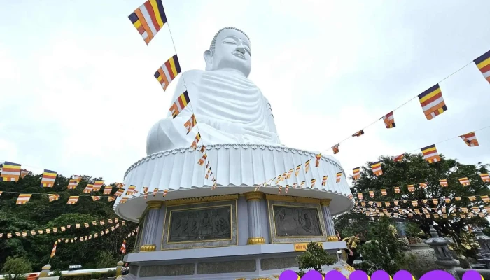 Ba Na Hills -  Tuong Phat Trang - Đà Nẵng