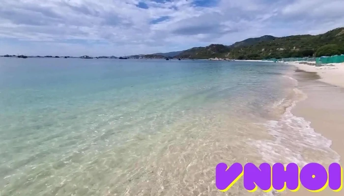 Bai Bien Binh Lap Cua Khach Tro - Khánh Hòa
