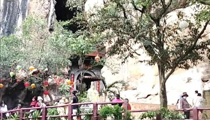 Bai Xe Khu Du Lich Thach Dong Video - Kiên Giang
