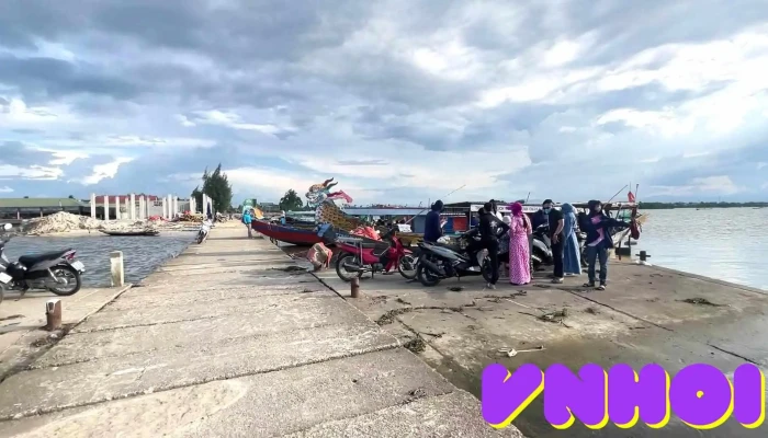 Ben Do Con Toc Thuyen - Thành Phố Huế