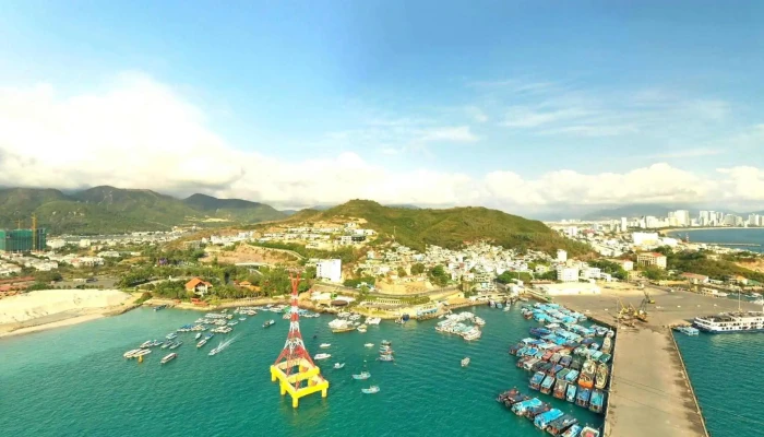 Ben Tau Du Lich Cau Da Che Do Xem Pho Va 360deg - Khánh Hòa