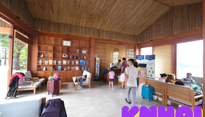 Ben Tau Du Lich Cau Da Khong Gian Ben Trong - Khánh Hòa