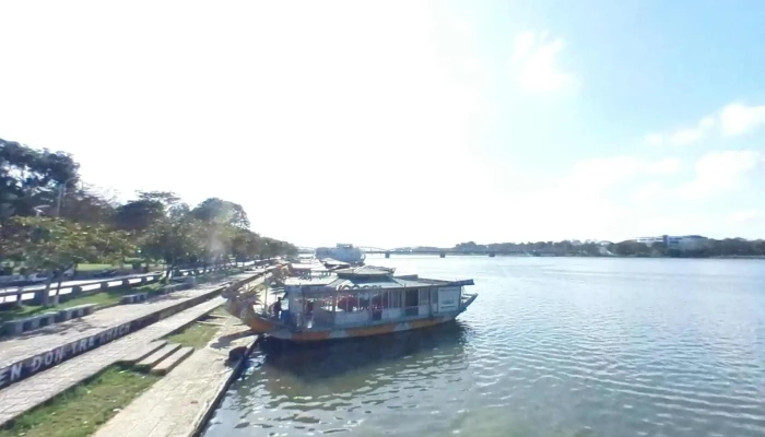 Ben Thuyen Toa Kham Che Do Xem Pho Va 360deg - Thành Phố Huế