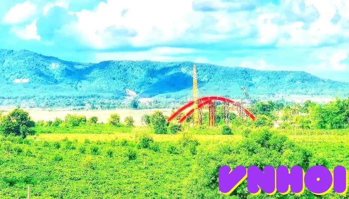 Biển Hồ Chè- Hàng thông 100 tuổi- Gia Lai - Chư Păh