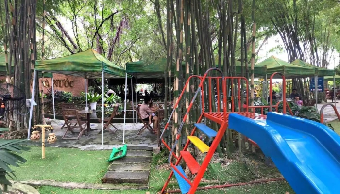 Cafe Quan Gio Va Nuoc Che Do Xem Pho Va 360deg - Bình Dương
