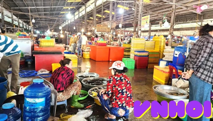 Cho Chom Hom Khong Gian Ben Trong - Hậu Giang