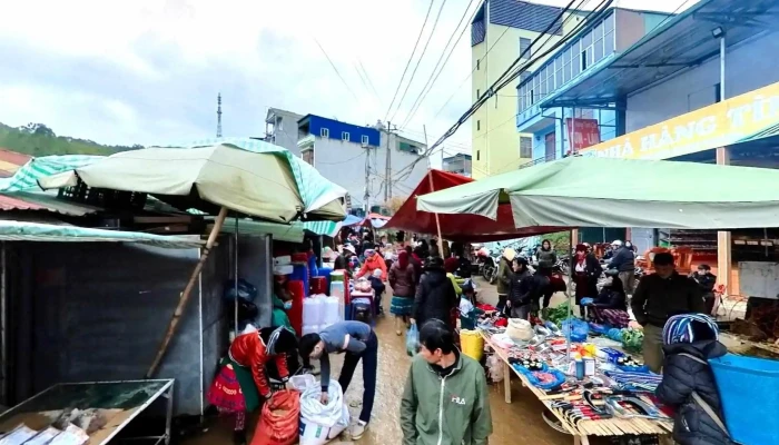 Cho Dong Van Che Do Xem Pho Va 360deg - Hà Giang