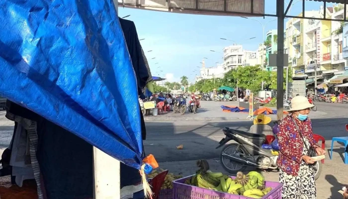 Cho Noi Long Xuyen Khong Gian Ben Trong - An Giang