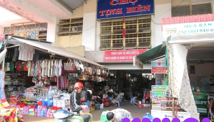 Cho Tinh Bien Khong Gian Ben Trong - An Giang