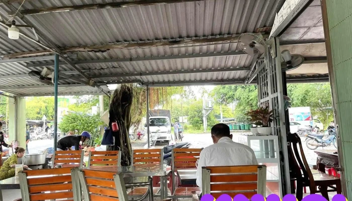 Cho Vinh Tuy Khong Gian Ben Trong - Kiên Giang