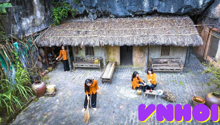 Co Vien Lau Diem Tham Quan Nha Co Tat Ca - Ninh Bình