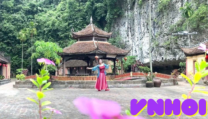 Co Vien Lau Diem Tham Quan Nha Co Video - Ninh Bình