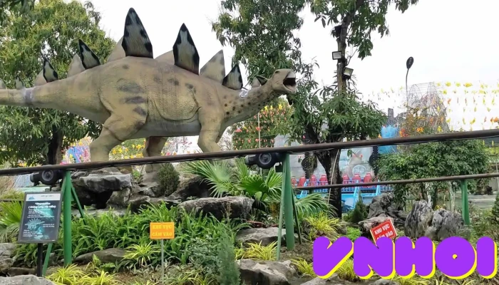 Cong Vien Khung Long Ngoai That - Ninh Bình