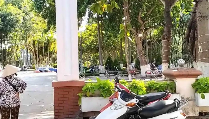 Cong Vien Thanh Pho Vinh Long Dat Thanh Tay Video - Vĩnh Long