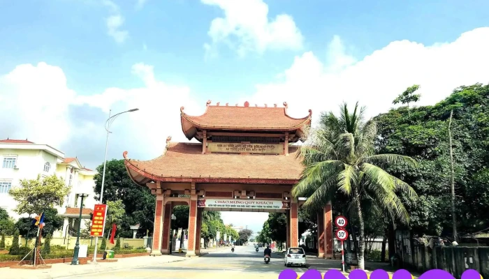 Cổng chào khu di tích nhà Trần - Đức Chính
