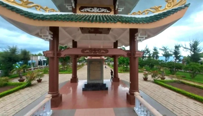 Den Tho Va Mo Danh Nhan Nguyen Dinh Chieu Che Do Xem Pho Va 360deg - Bến Tre