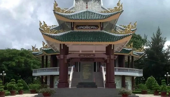 Den Tho Va Mo Danh Nhan Nguyen Dinh Chieu Video - Bến Tre