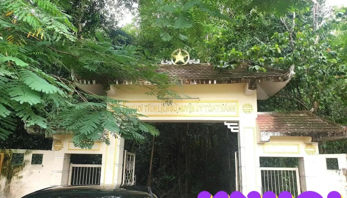 Di tích lịch sử Năm Trại - Trường Đông