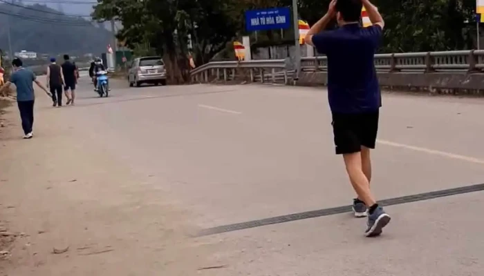 Di Tich Nha Tu Hoa Binh Video - Hòa Bình