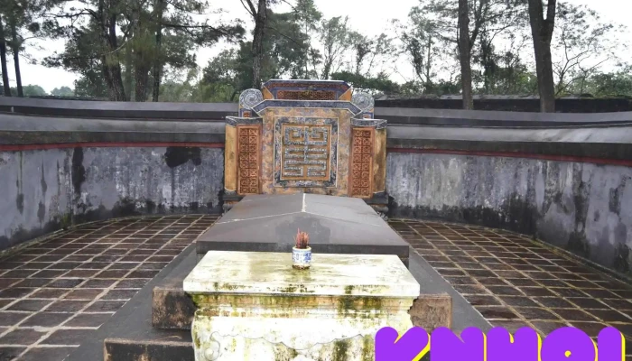 Ho Luu Khiem Boi Lang Lang Vua Kien Phuc - Thành Phố Huế