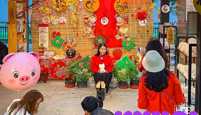 Kham Pha Van Hoa Hue Cua Chu So Huu - Thành Phố Huế