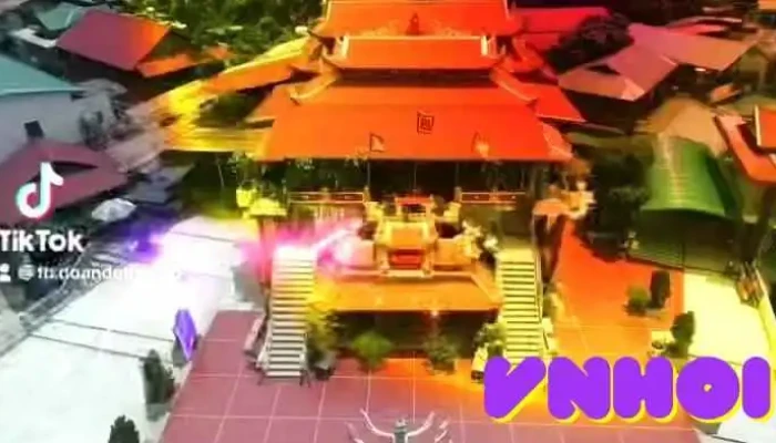 Nha Tau Doan De Cua Chu So Huu - Hòa Bình