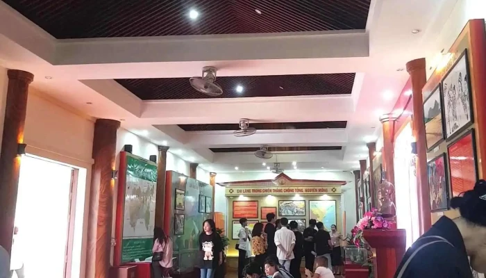 Nha Trung Bay Chien Thang Chi Lang Video - Lạng Sơn