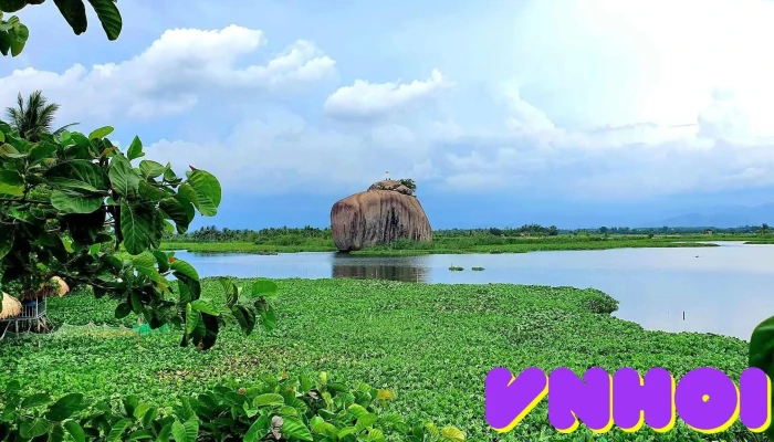 Núi Đá Năm Tài - Phú Điền