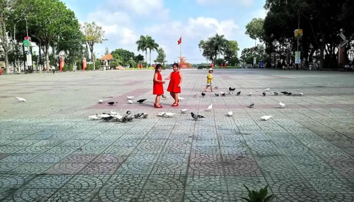 Quang Truong Thanh Pho Vinh Long Tieu Khien - Vĩnh Long