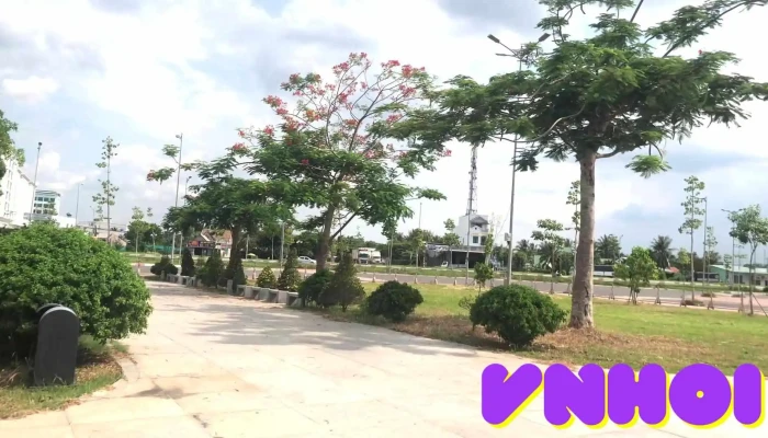 Quang Truong Trung Tam Tinh Tien Giang Quang Truong Hung Vuong Video - Tiền Giang