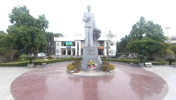 Quang Truong Tuong Dai Chu Tich Ho Chi Minh Che Do Xem Pho Va 360deg - Cao Bằng