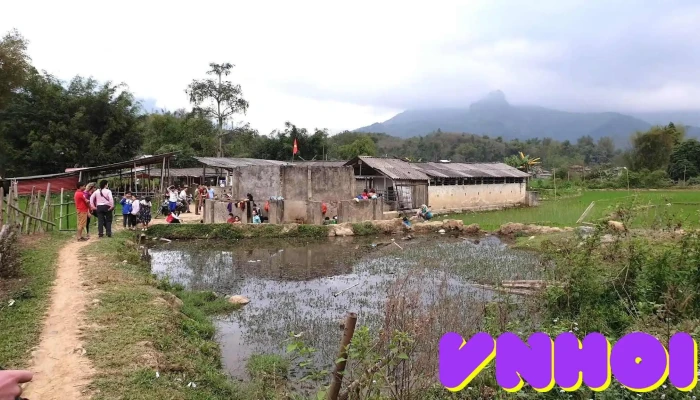 Suoi Nuoc Nong Ban Bon Nui - Yên Bái
