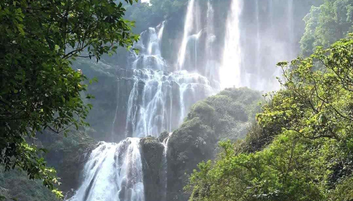 Thac Nam Me Tat Ca - Tuyên Quang
