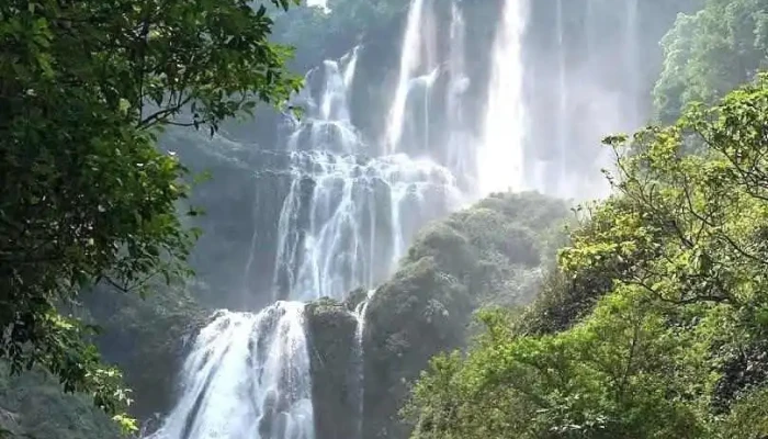 Thác Nặm Me - Tuyên Quang