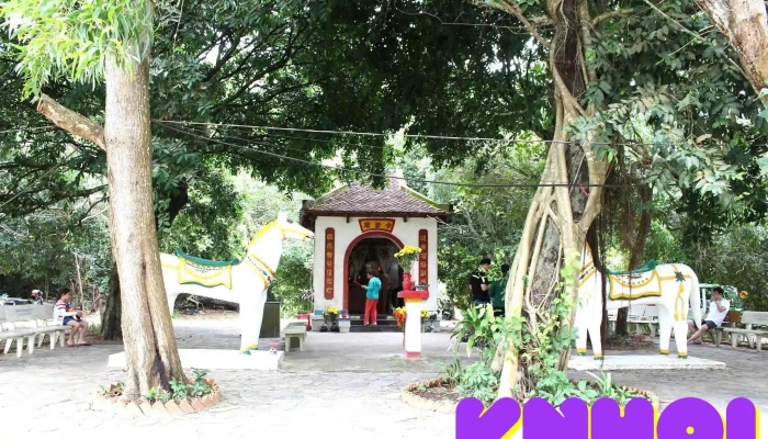 Thiếu Gia Miếu - Miếu Cậu Hoàng Tử Cải - Đường Cỏ Ống