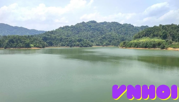 Thắng cảnh Hồ Đạ Tẻh - Đèo Lộc Bắc