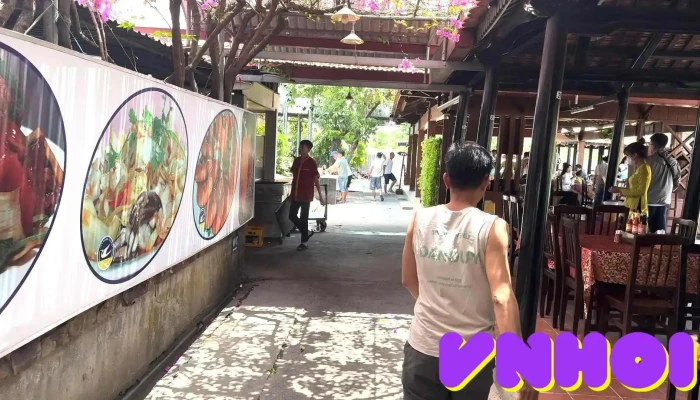 Tram Dung Chan Trung Luong Bau Khong Khi - Tiền Giang
