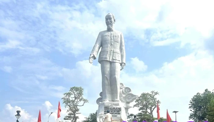Tuong Dai Bac Ho Moi Nhat - Hòa Bình