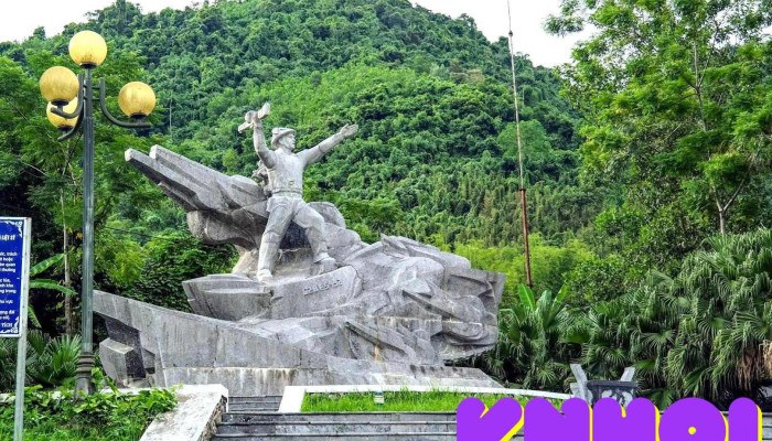 Tượng đài Cù Chính Lan - Hòa Bình