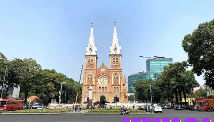Tượng Đức Mẹ - Bến Nghé