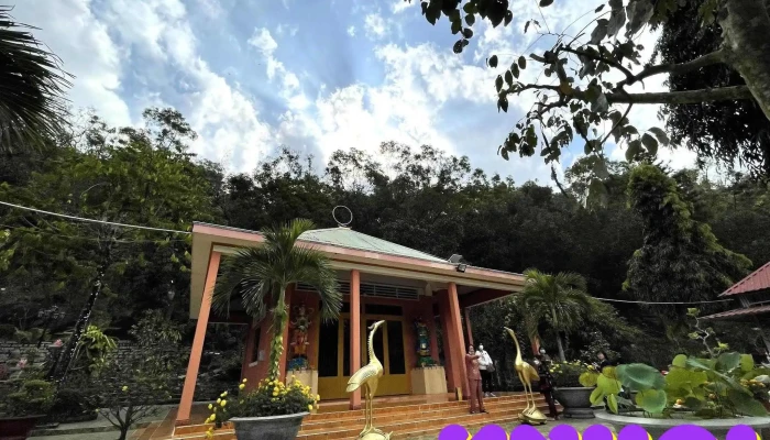 Tịnh xá Ngọc Tiên - Đường Xe Lên