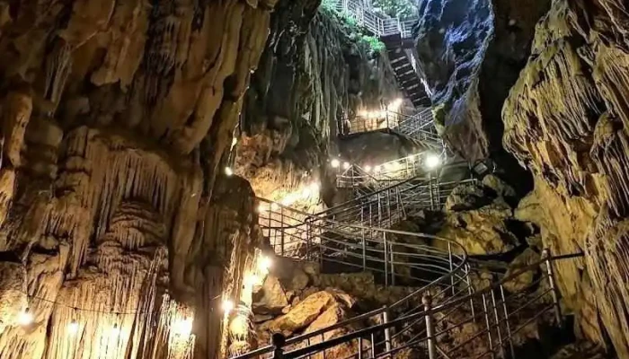 Động Hoa Sơn - Hòa Bình